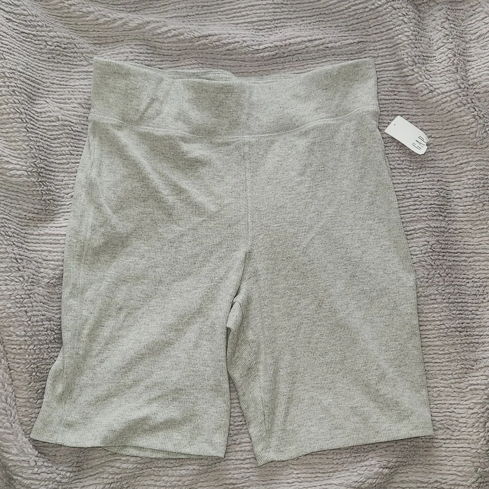 Gap soft ribbed biker shorts - Picture 2 of 5
